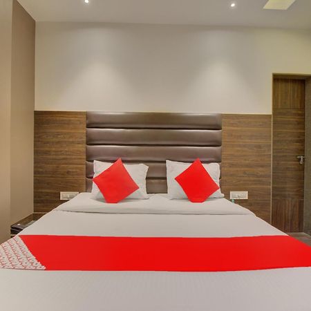 Oyo 35844 Hotel Lotus Residency Sāngli Eksteriør billede
