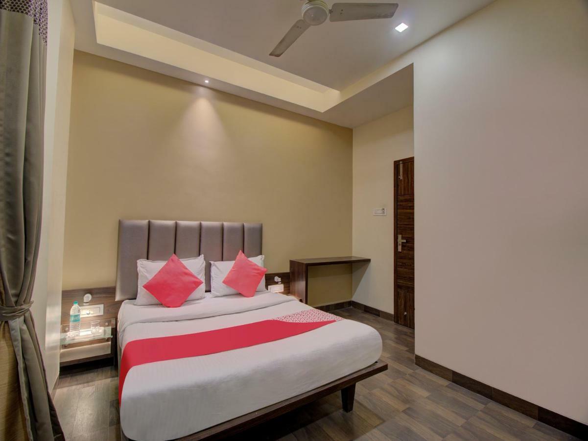 Oyo 35844 Hotel Lotus Residency Sāngli Eksteriør billede