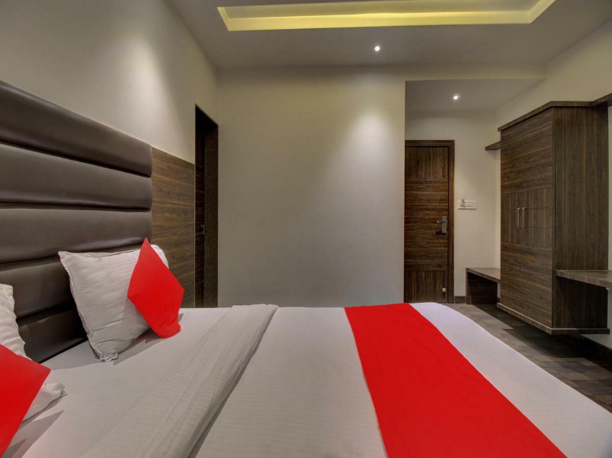 Oyo 35844 Hotel Lotus Residency Sāngli Eksteriør billede