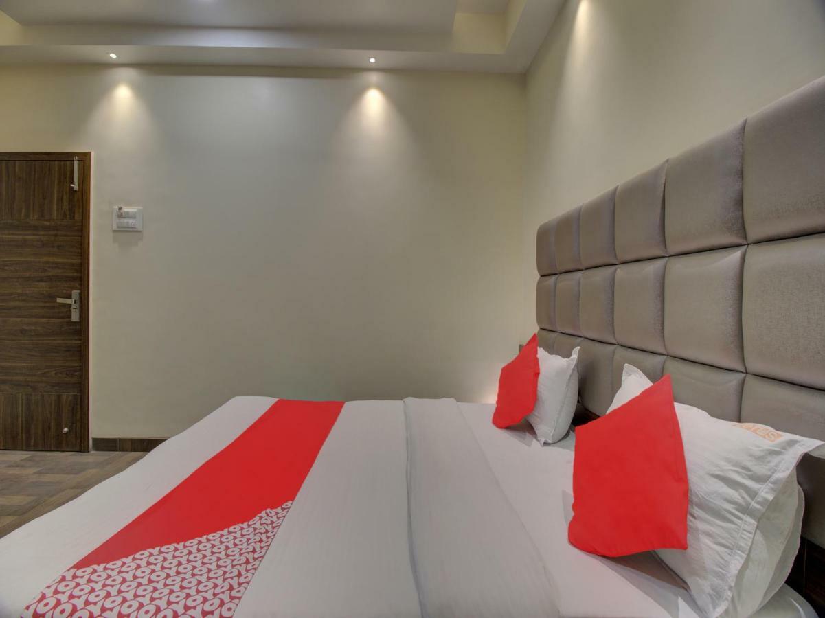 Oyo 35844 Hotel Lotus Residency Sāngli Eksteriør billede