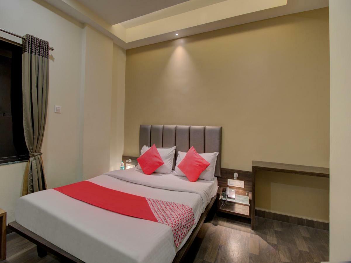 Oyo 35844 Hotel Lotus Residency Sāngli Eksteriør billede