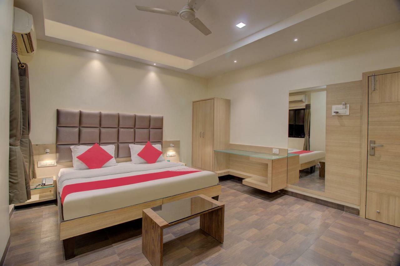 Oyo 35844 Hotel Lotus Residency Sāngli Eksteriør billede