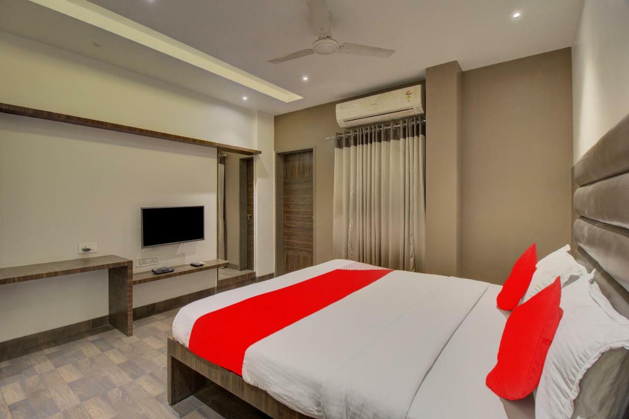 Oyo 35844 Hotel Lotus Residency Sāngli Eksteriør billede
