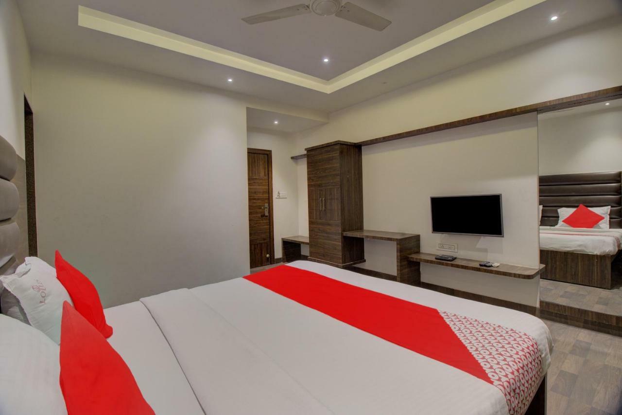 Oyo 35844 Hotel Lotus Residency Sāngli Eksteriør billede