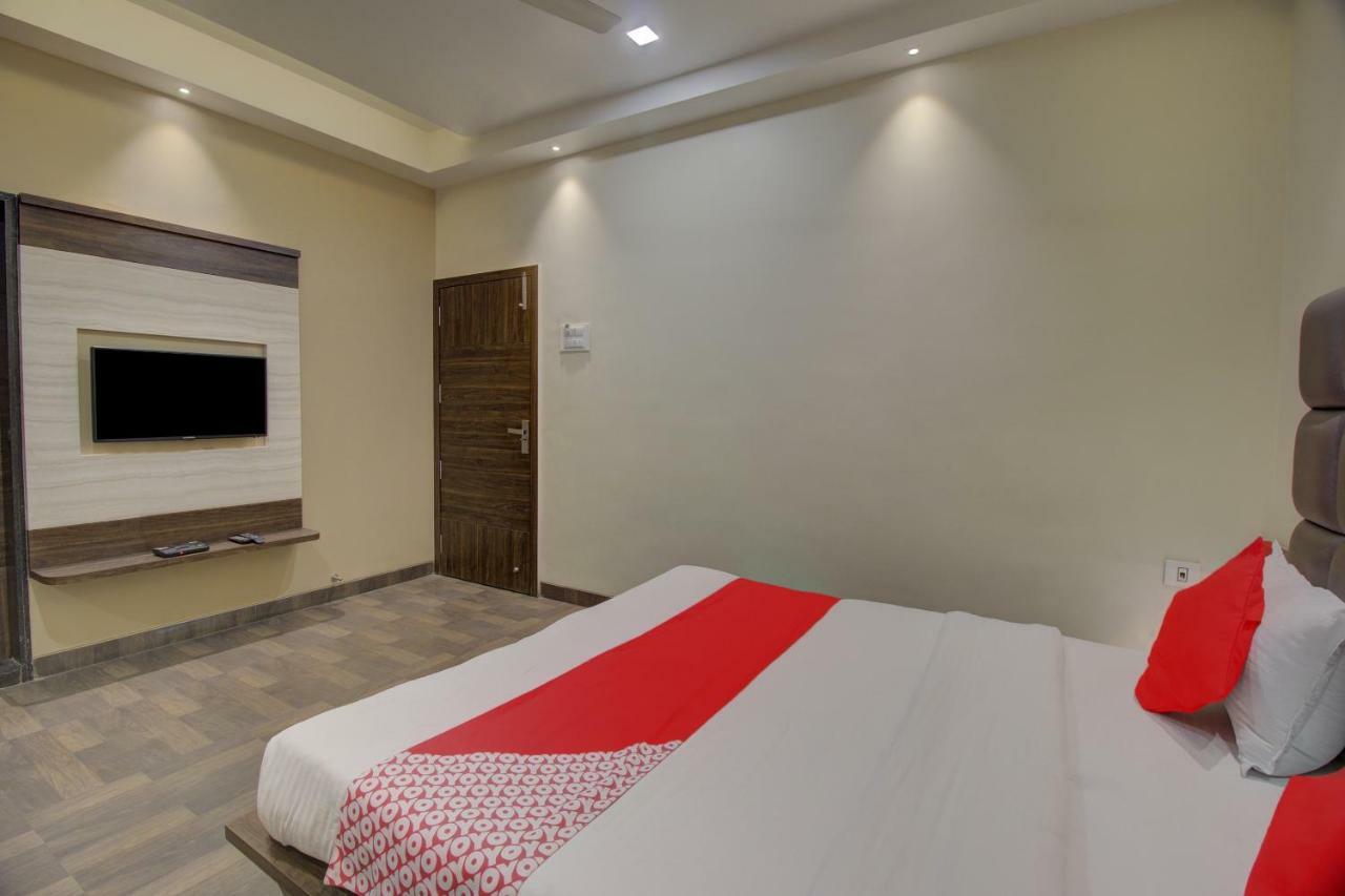 Oyo 35844 Hotel Lotus Residency Sāngli Eksteriør billede
